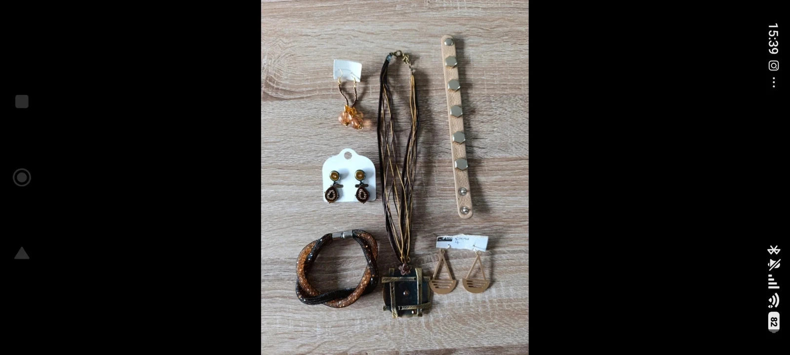 Lote de joyería fantasía para mujer de 6 piezas – Collar, pulseras y pendientes dorados – photo 3
